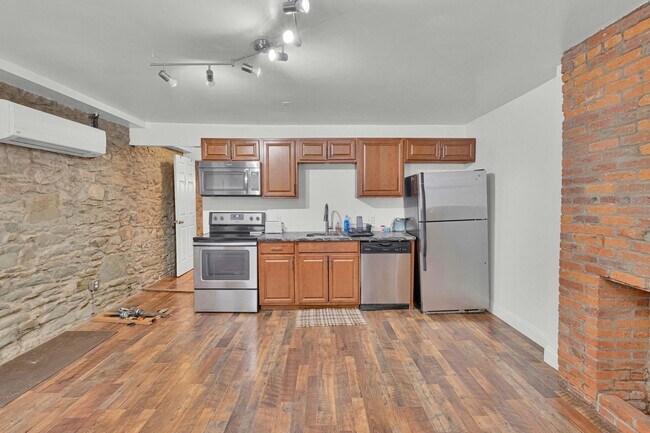 Building Photo - 1721 Edwards Way