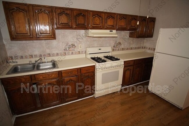 Building Photo - 219 W Rio Grande Ave