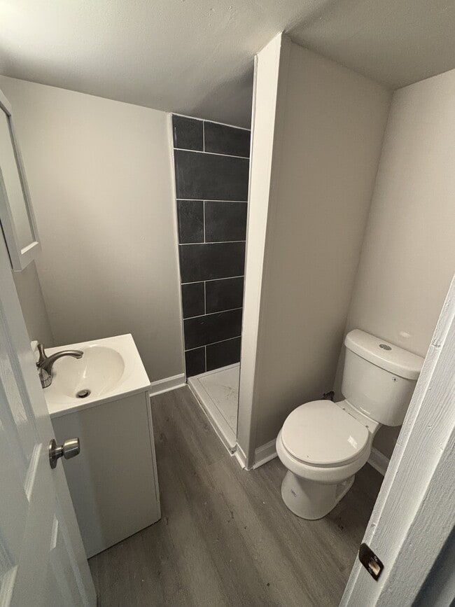 Building Photo - 373 Taft Pl