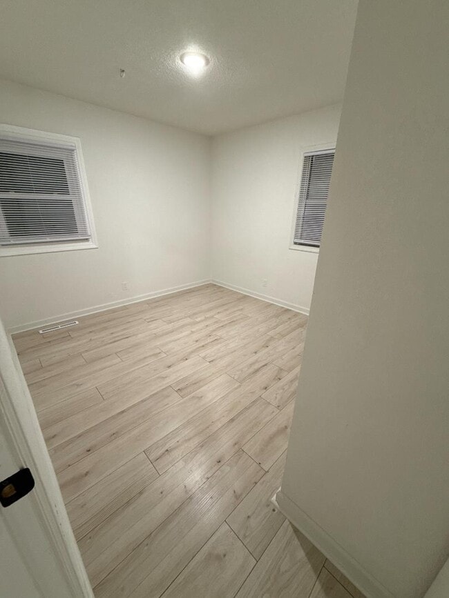 Building Photo - 1620 E Catalina St