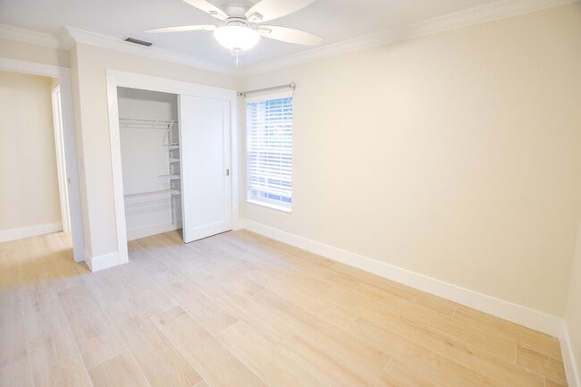 Building Photo - 226 Moccasin Trail W