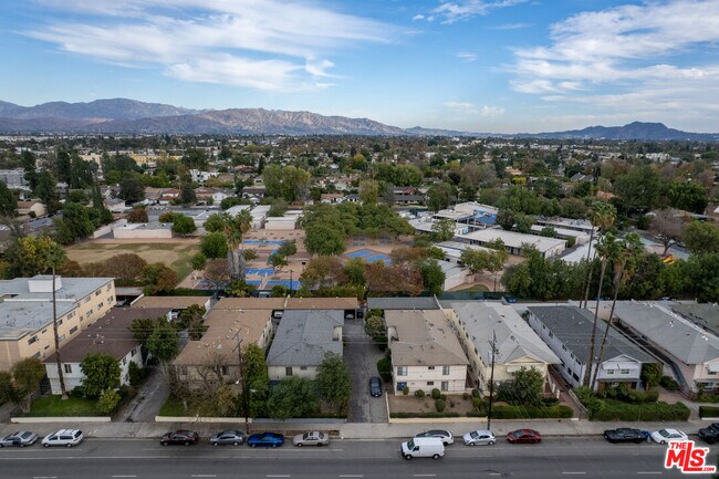 Building Photo - 6640 Woodman Ave