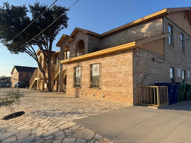 Building Photo - 4502 Llano Rd