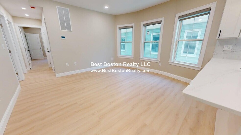 Building Photo - 231 Highland Ave