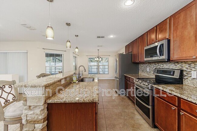 Building Photo - 7233 Wakeview Dr