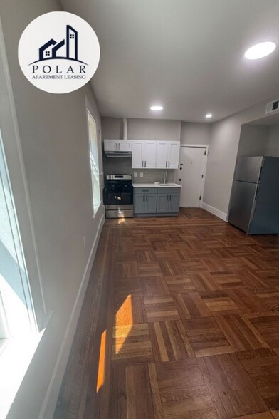 Primary Photo - 515 W 7th St