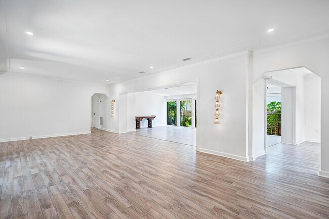 Building Photo - 7810 Beach View Dr