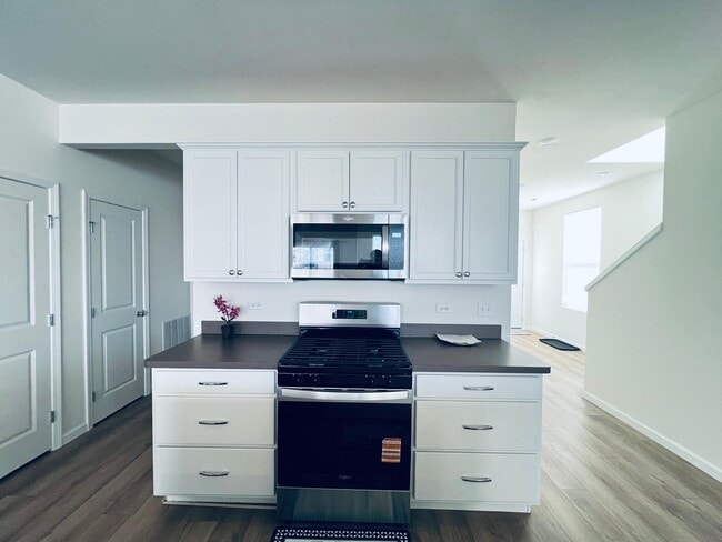 Building Photo - 5935 Hawkweed Dr