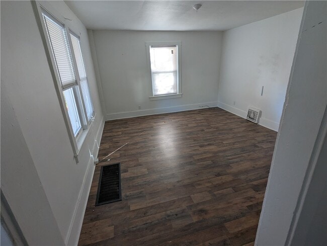 Building Photo - 250 North Ave