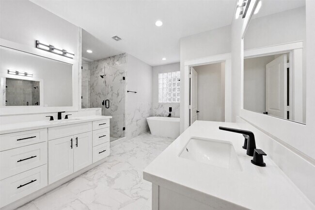 Building Photo - 1421 W 23rd St