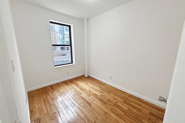 Building Photo - 35 Rock St