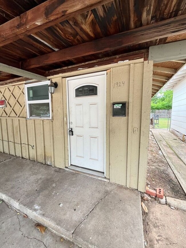Building Photo - Large 1 Bed 1 Bath Apt in Aurora Add NW OKC