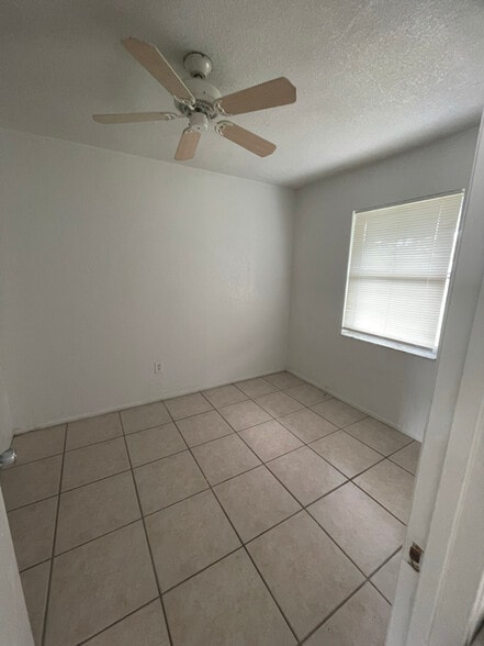 Building Photo - 1537 Barbarie Ln
