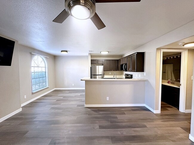 Building Photo - REMODELED 2 BEDROOM DOWNSTAIRS CONDO IN GATED COMMUNITY