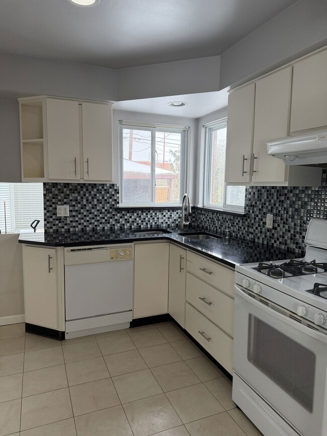 Building Photo - 33042 Slocum Dr