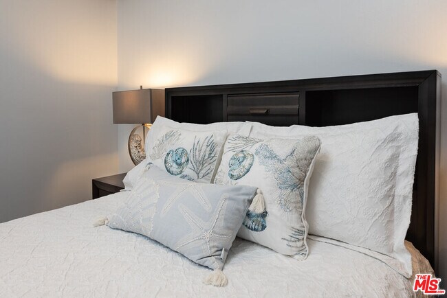 Building Photo - 8308 Flight Ave