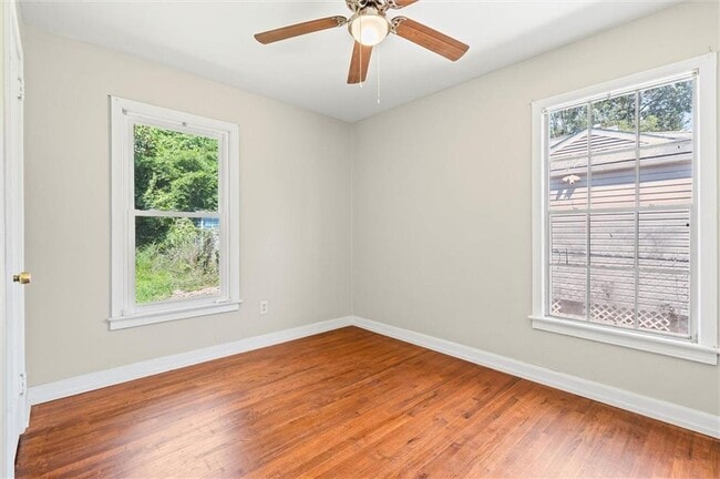Building Photo - 555 Shady Oak Dr