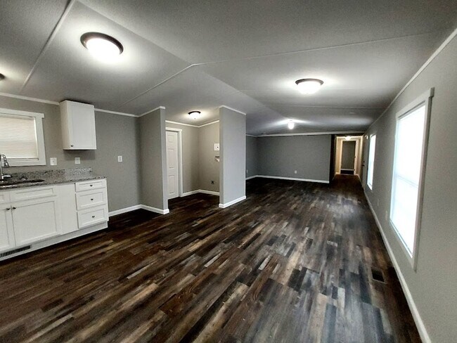 Building Photo - 3 Bedroom Mobile Home in West Pelzer