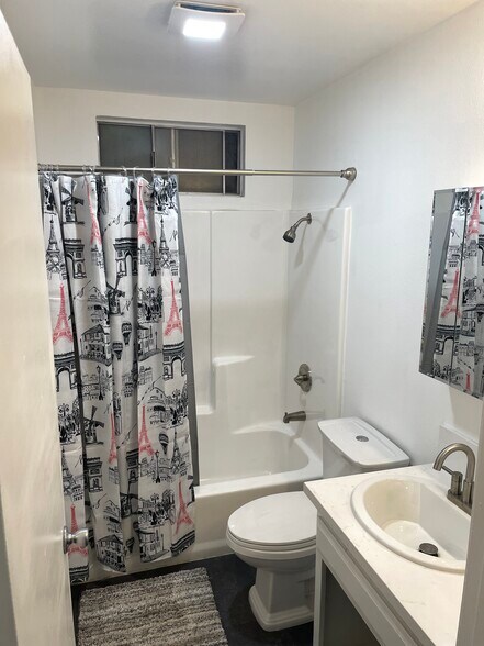 Building Photo - 7638 Newlin Ave