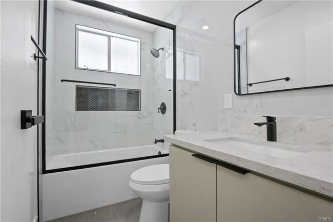 Building Photo - 8437 Everest St