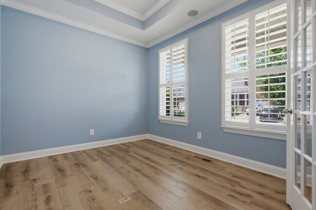 Building Photo - 5036 Winslow Dr