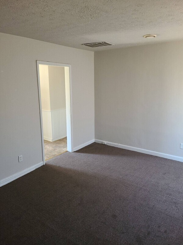 Building Photo - 206 Steedly Dr