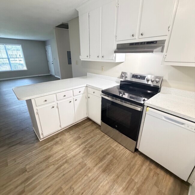 Building Photo - 6615 Cottonwood Dr
