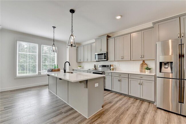 Building Photo - 6892 Roswell Rd NE