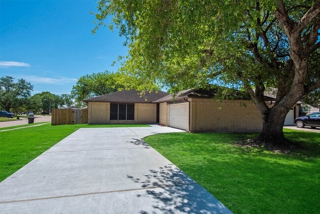 Building Photo - 2779 Forest Point Dr