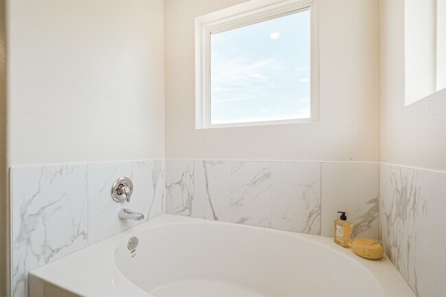 Building Photo - 14906 Eagle feather ct.