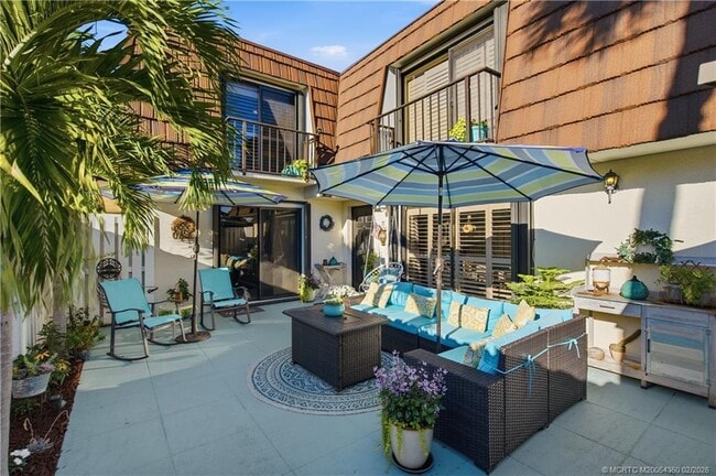 Building Photo - 5982 SE Riverboat Dr