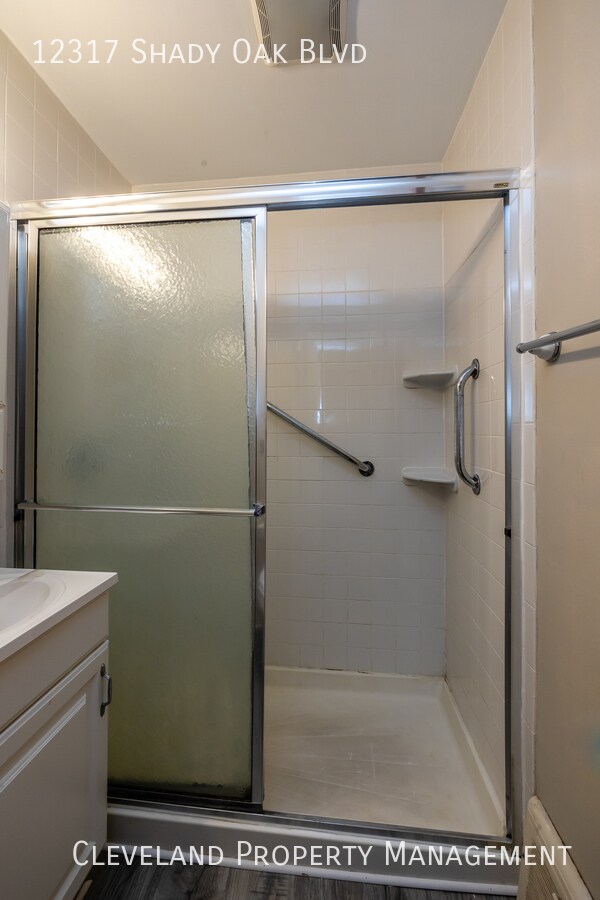 Building Photo - Updated Garfield Hts Bungalow