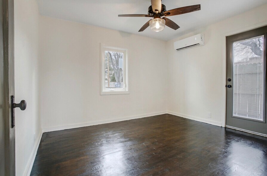 Building Photo - 512 Sandia St