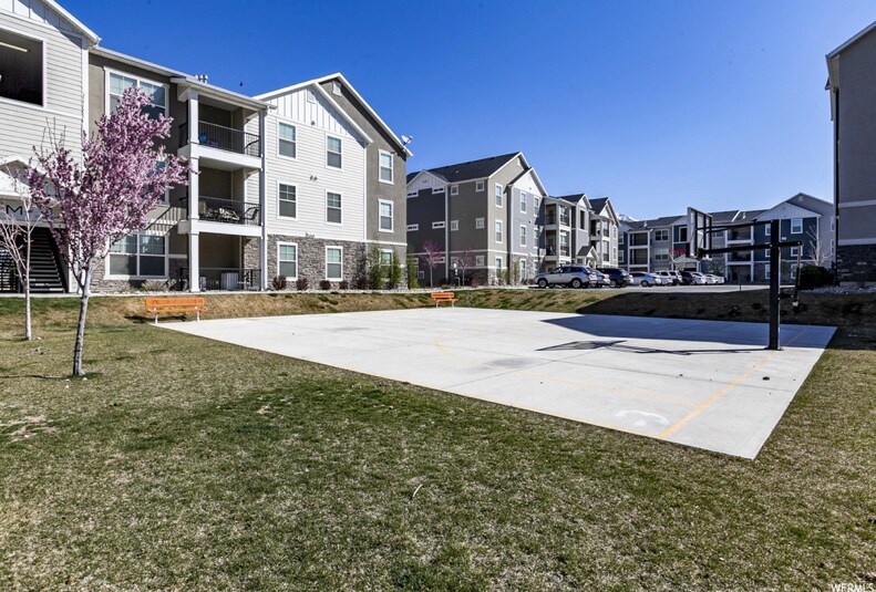 Building Photo - 45 W Silver Springs Dr