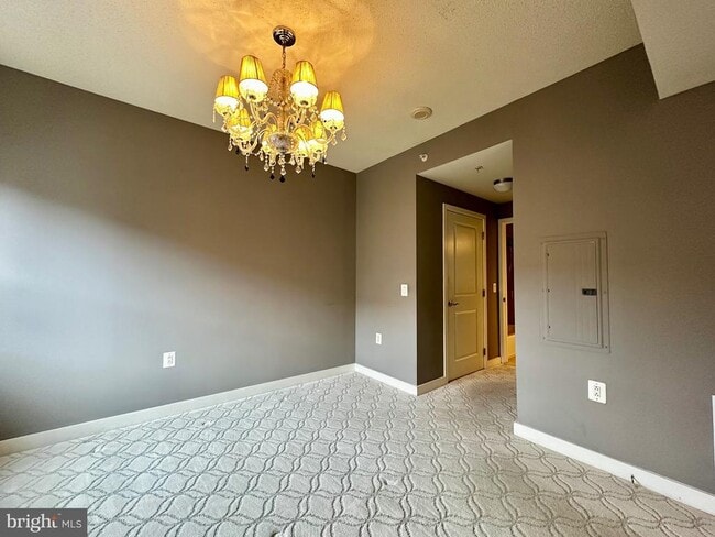 Building Photo - 888 N Quincy St