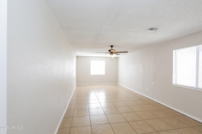 Building Photo - 5802 W Berkeley Rd