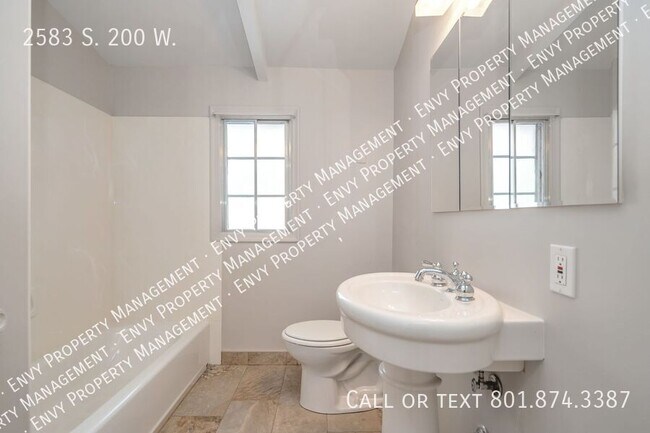 Building Photo - 2583 S 200 W