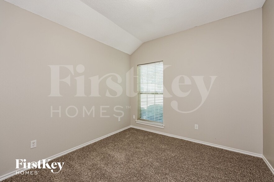 Building Photo - 1417 Highland Dr