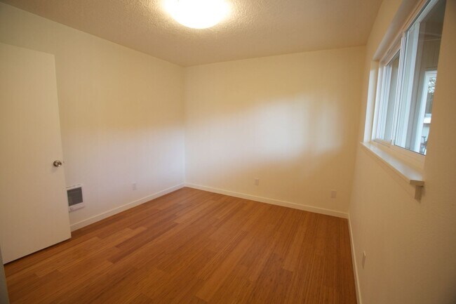 Building Photo - #244-5110 SE 41st Ave