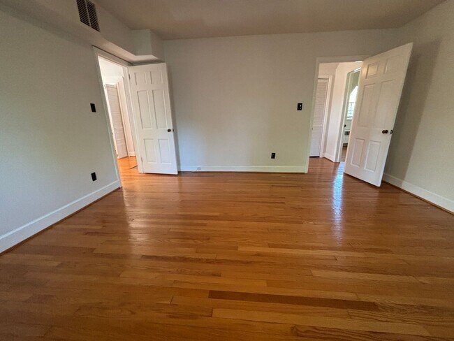 Building Photo - 3479 Overbrook Dr