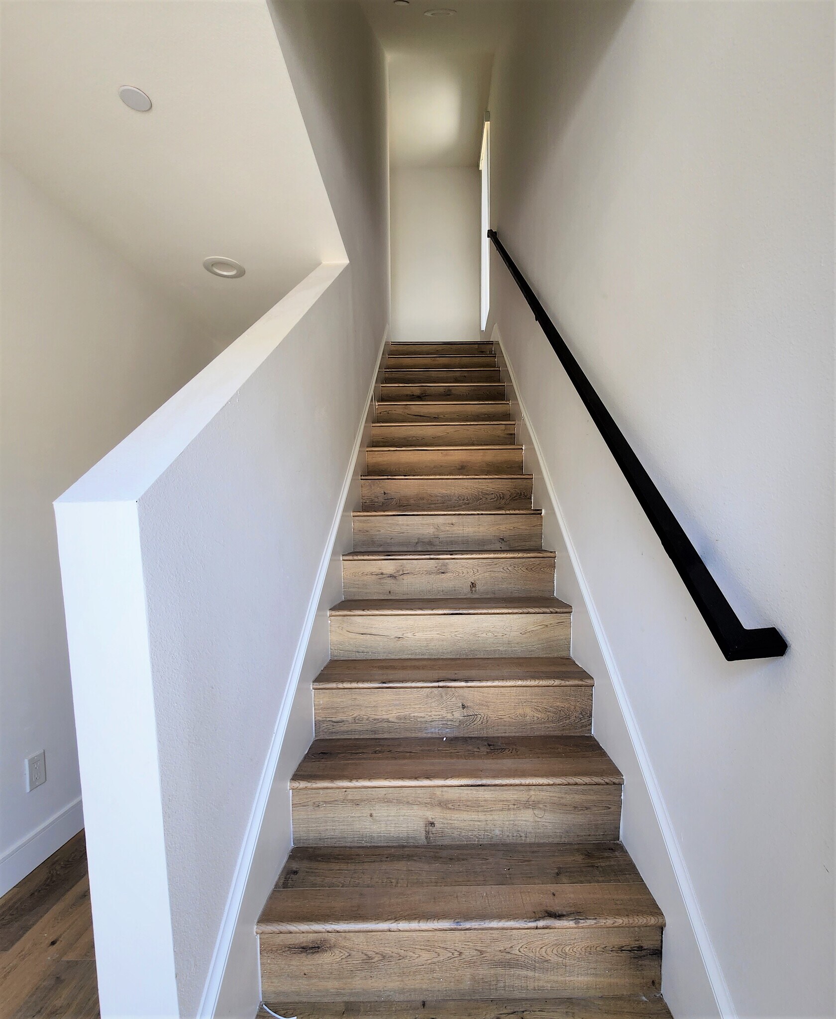 Building Photo - 543 N Kingsley Dr