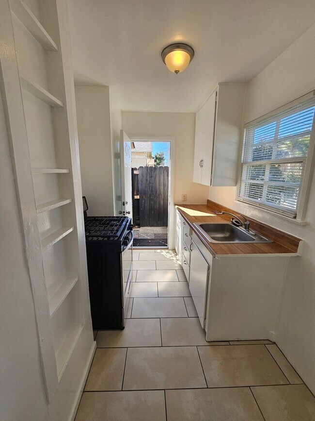 Building Photo - 1+ 1 Bed 1 Bath Cottage in San Jacinto $1425.00