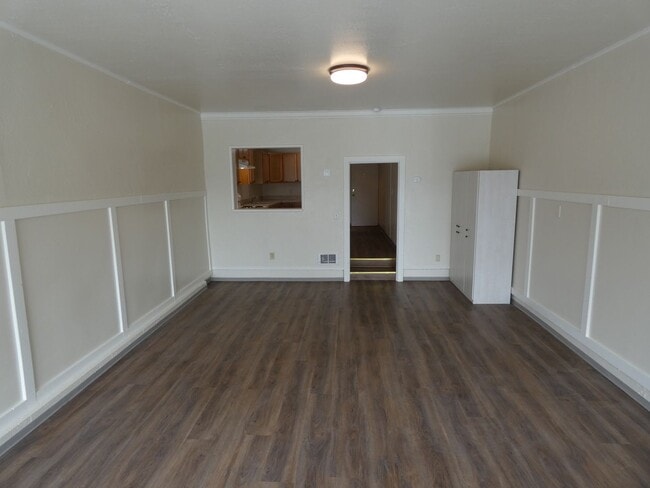 Building Photo - Ground Floor Studio