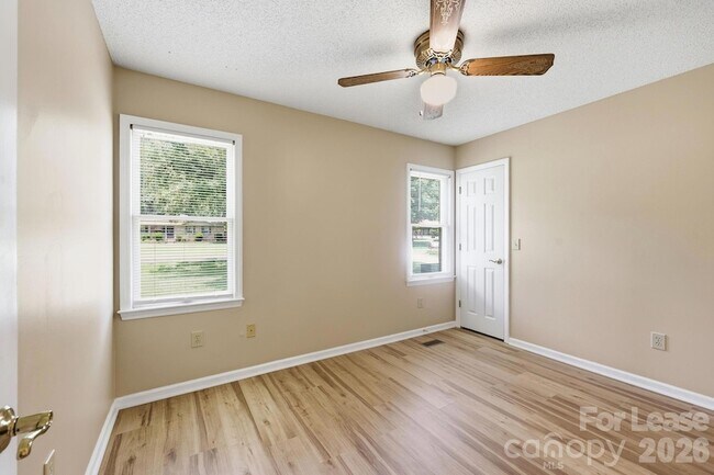 Building Photo - 6299 Spring Ct Ln