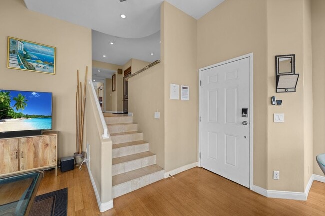 Building Photo - 735 San Fernando Pl