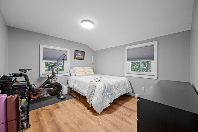 Building Photo - Furnished Rental in Shadyside