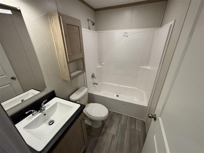 Building Photo - 5499 Minuteman Cir
