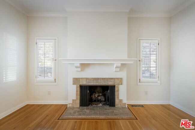 Building Photo - 8664 W Olympic Blvd