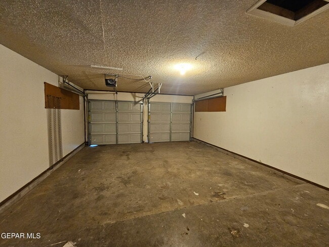 Building Photo - 10604 Pleasant Hills Dr