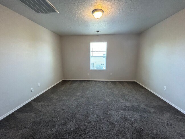 Building Photo - Discover Tranquil Living at Ariposa Park: 4BR, 2.5BA Home